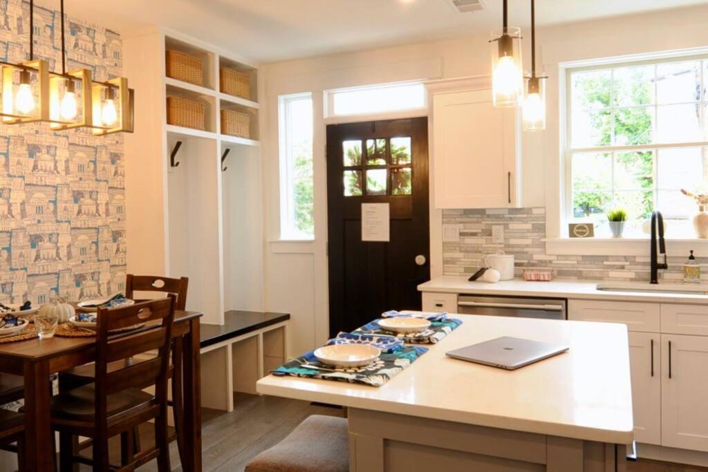 Cherry Blossom Townhouse, Easy Dc Access Holiday home *