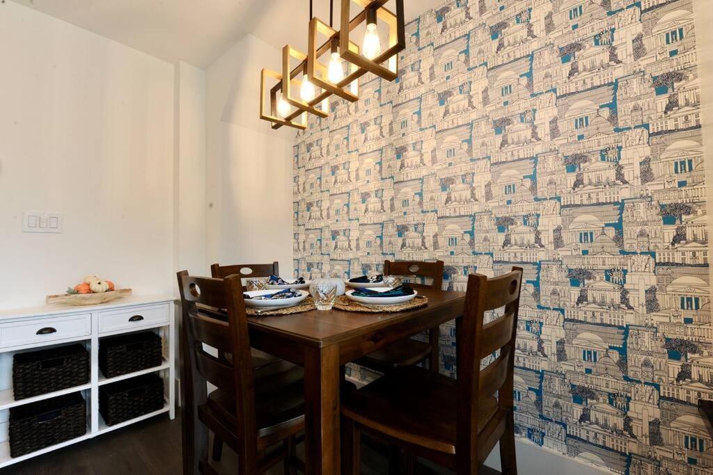 Cherry Blossom Townhouse, Easy Dc Access Holiday home Washington